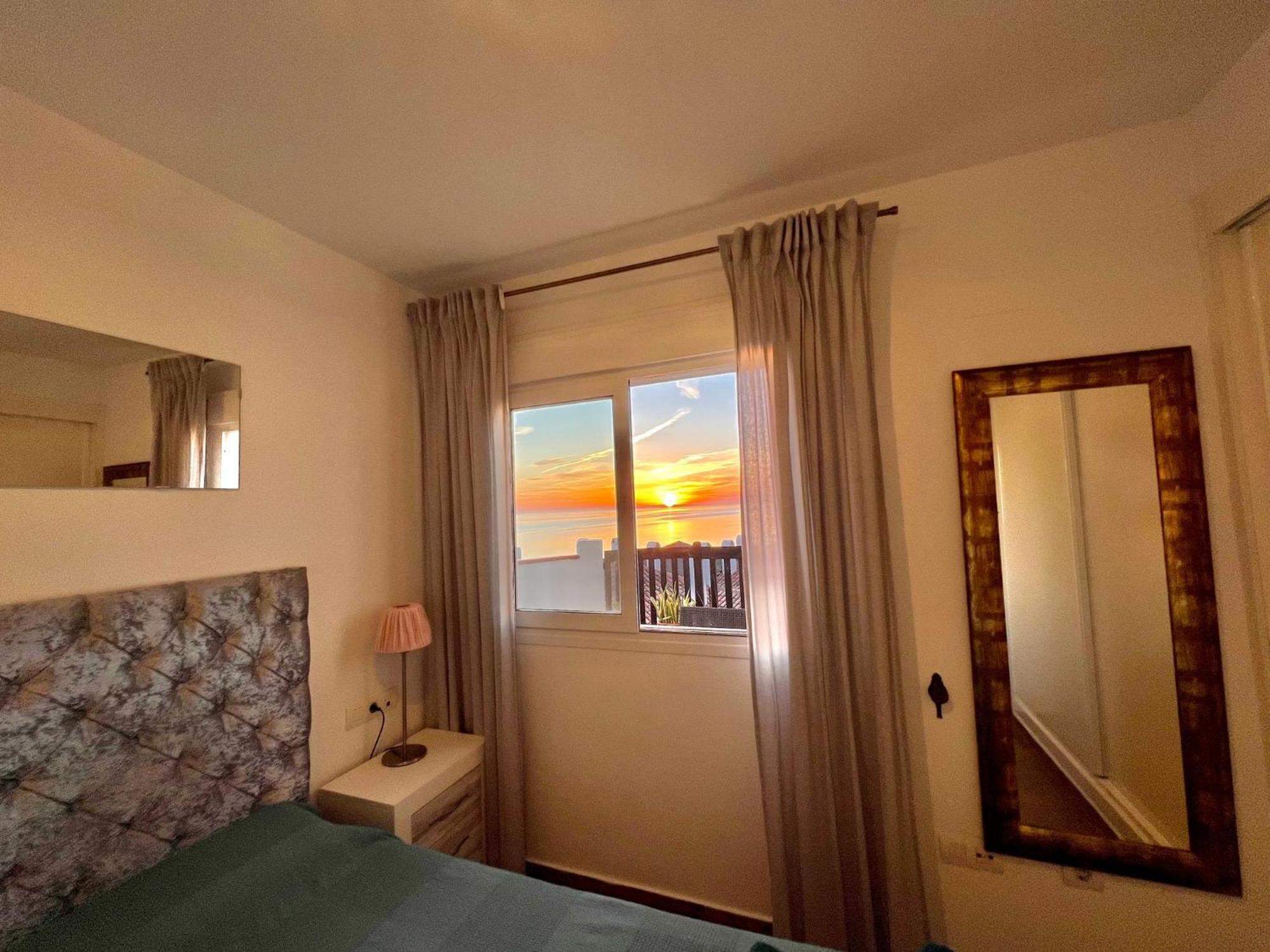 Beachfront Penthouse Apartment With Large Terrace And Breathtaking Sea Views Close To Marbella Spain Sitio de Calahonda Buitenkant foto