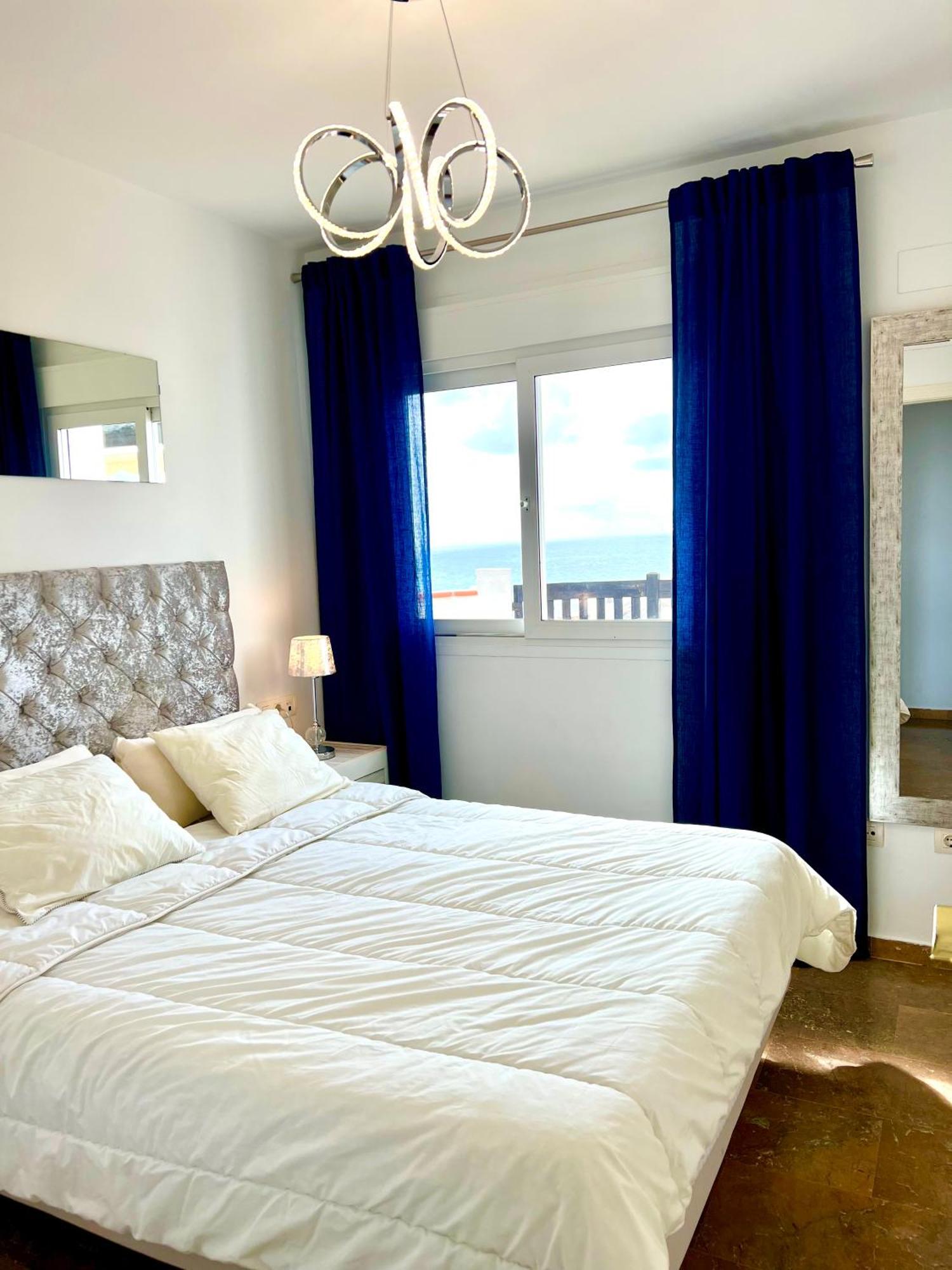 Beachfront Penthouse Apartment With Large Terrace And Breathtaking Sea Views Close To Marbella Spain Sitio de Calahonda Buitenkant foto