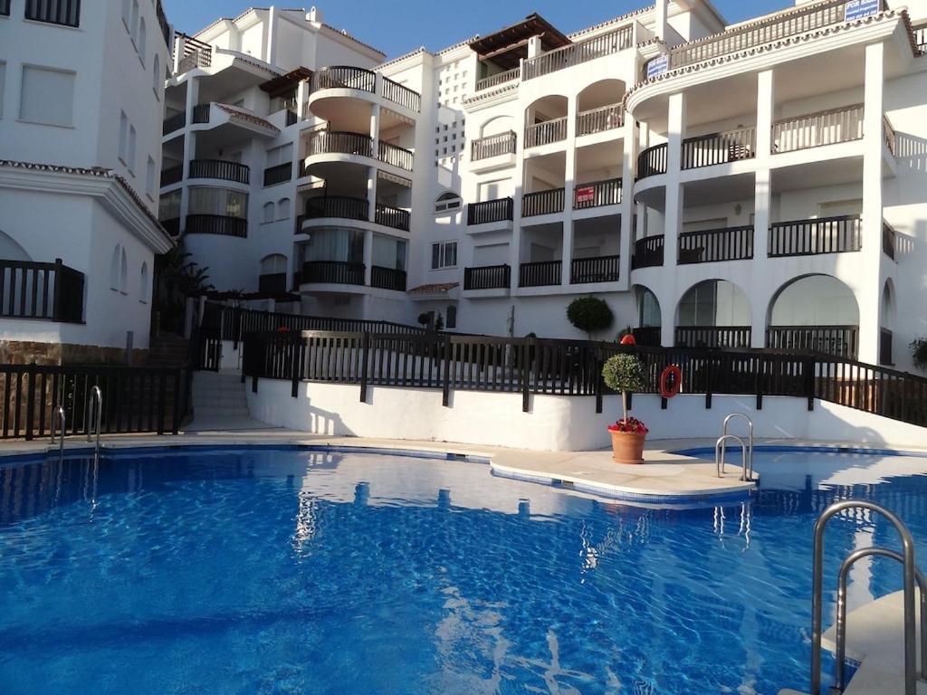 Beachfront Penthouse Apartment With Large Terrace And Breathtaking Sea Views Close To Marbella Spain Sitio de Calahonda Buitenkant foto