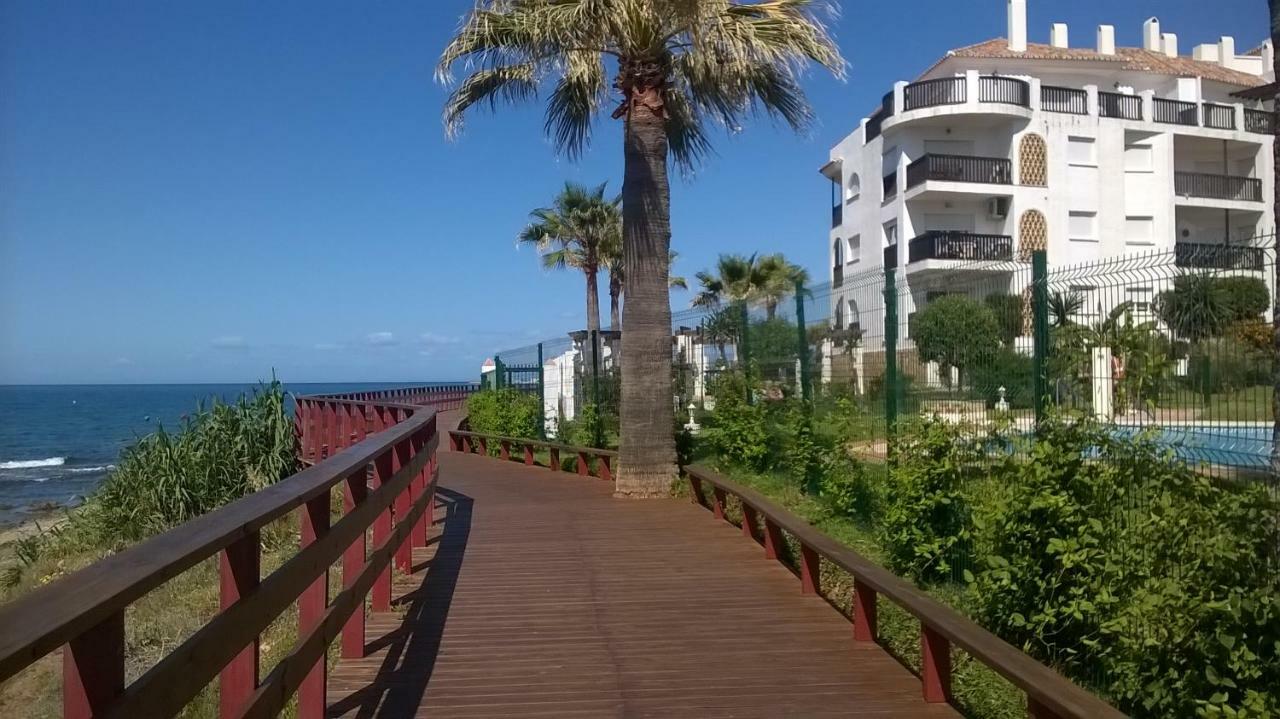 Beachfront Penthouse Apartment With Large Terrace And Breathtaking Sea Views Close To Marbella Spain Sitio de Calahonda Buitenkant foto