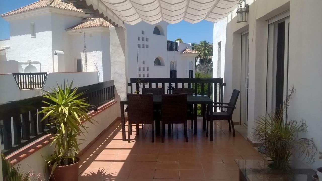 Beachfront Penthouse Apartment With Large Terrace And Breathtaking Sea Views Close To Marbella Spain Sitio de Calahonda Buitenkant foto