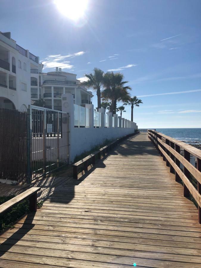 Beachfront Penthouse Apartment With Large Terrace And Breathtaking Sea Views Close To Marbella Spain Sitio de Calahonda Buitenkant foto